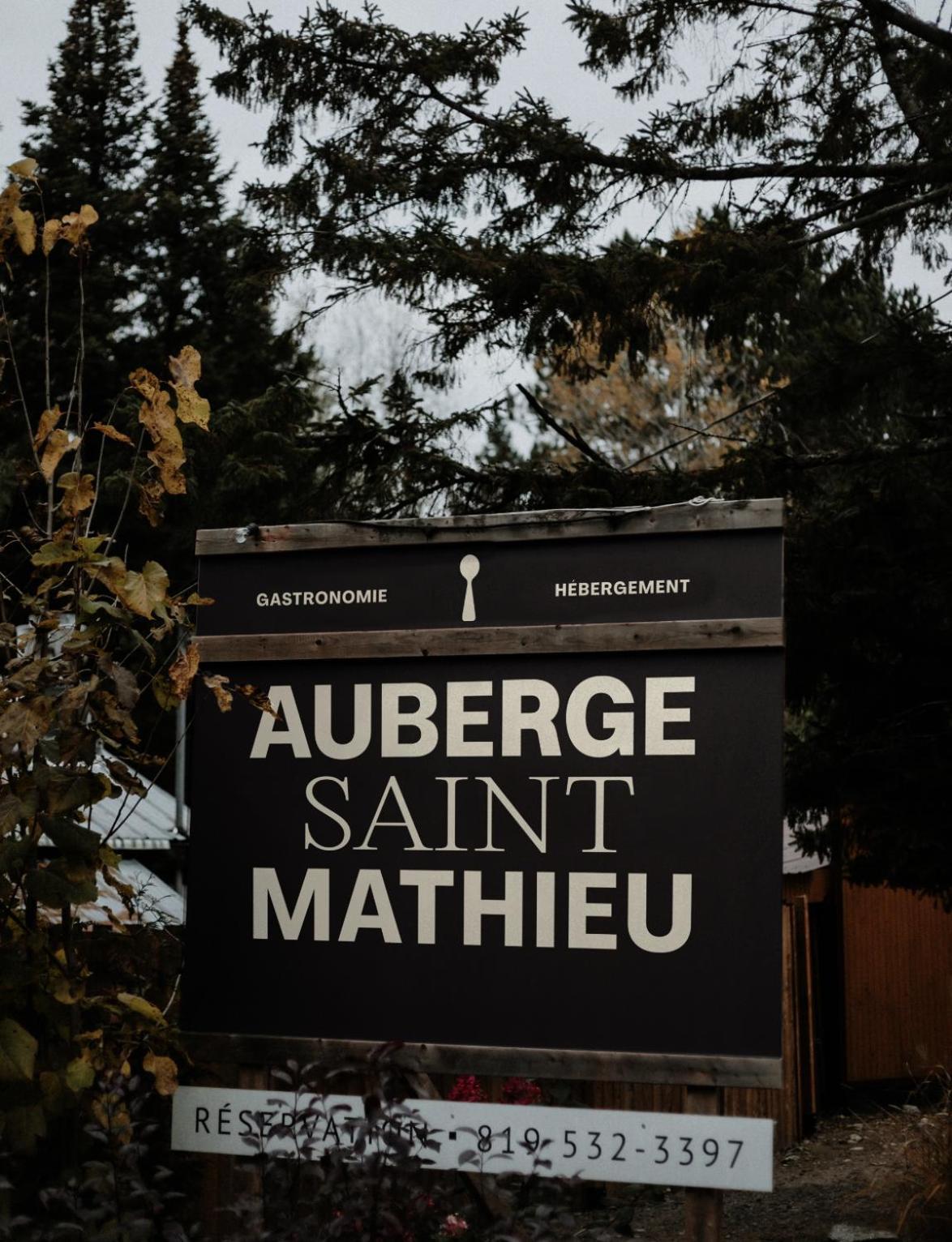 Auberge Saint-Mathieu Luaran gambar