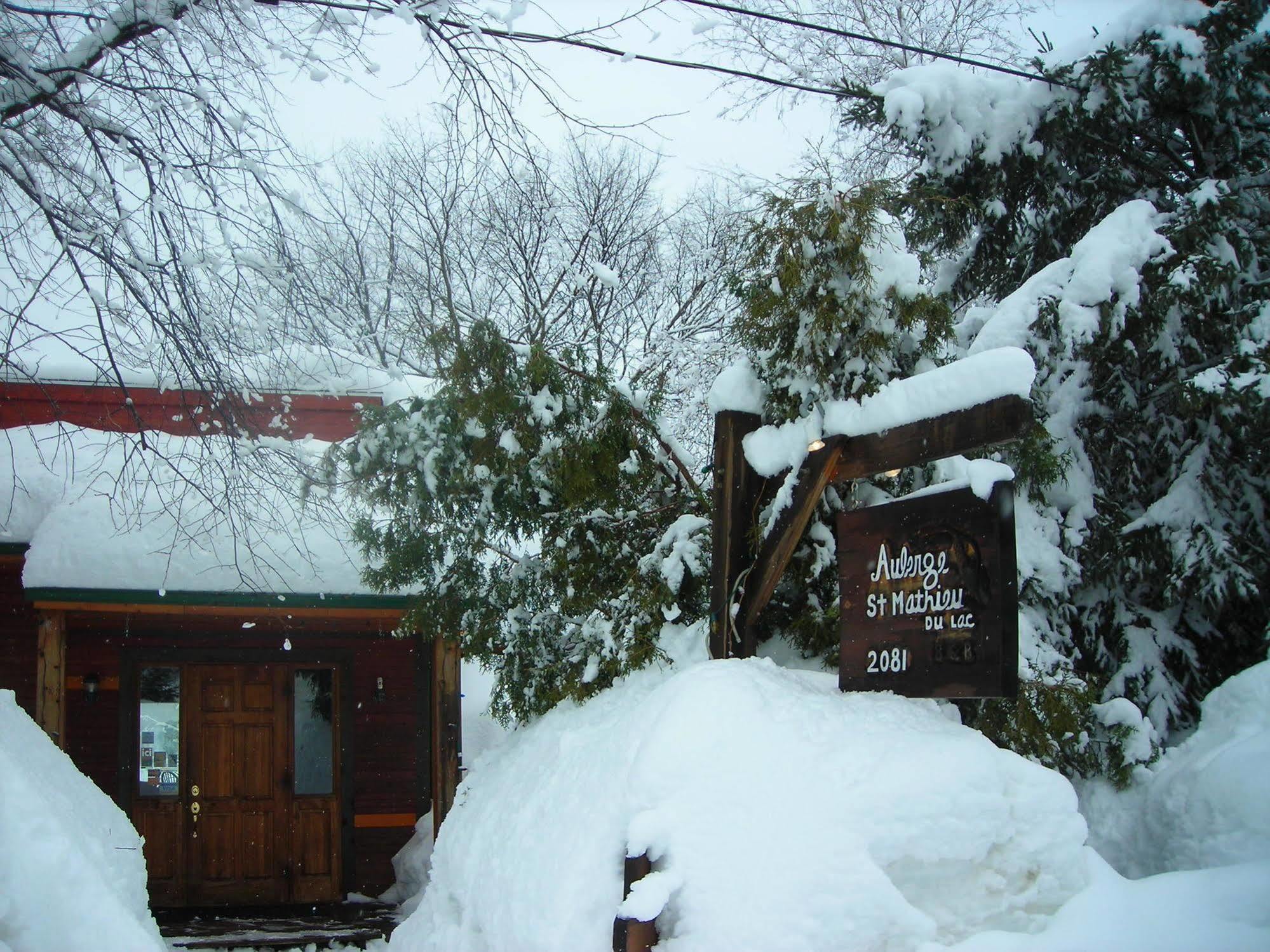 Auberge Saint-Mathieu Luaran gambar